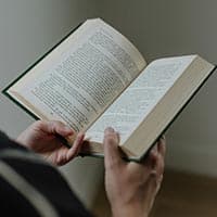 Simon's hobby: reading